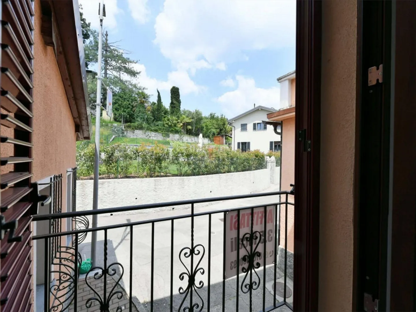 Welcoming Three-Room Apartment with Terrace in San Pietro di Stabio - Photo 3 of 10