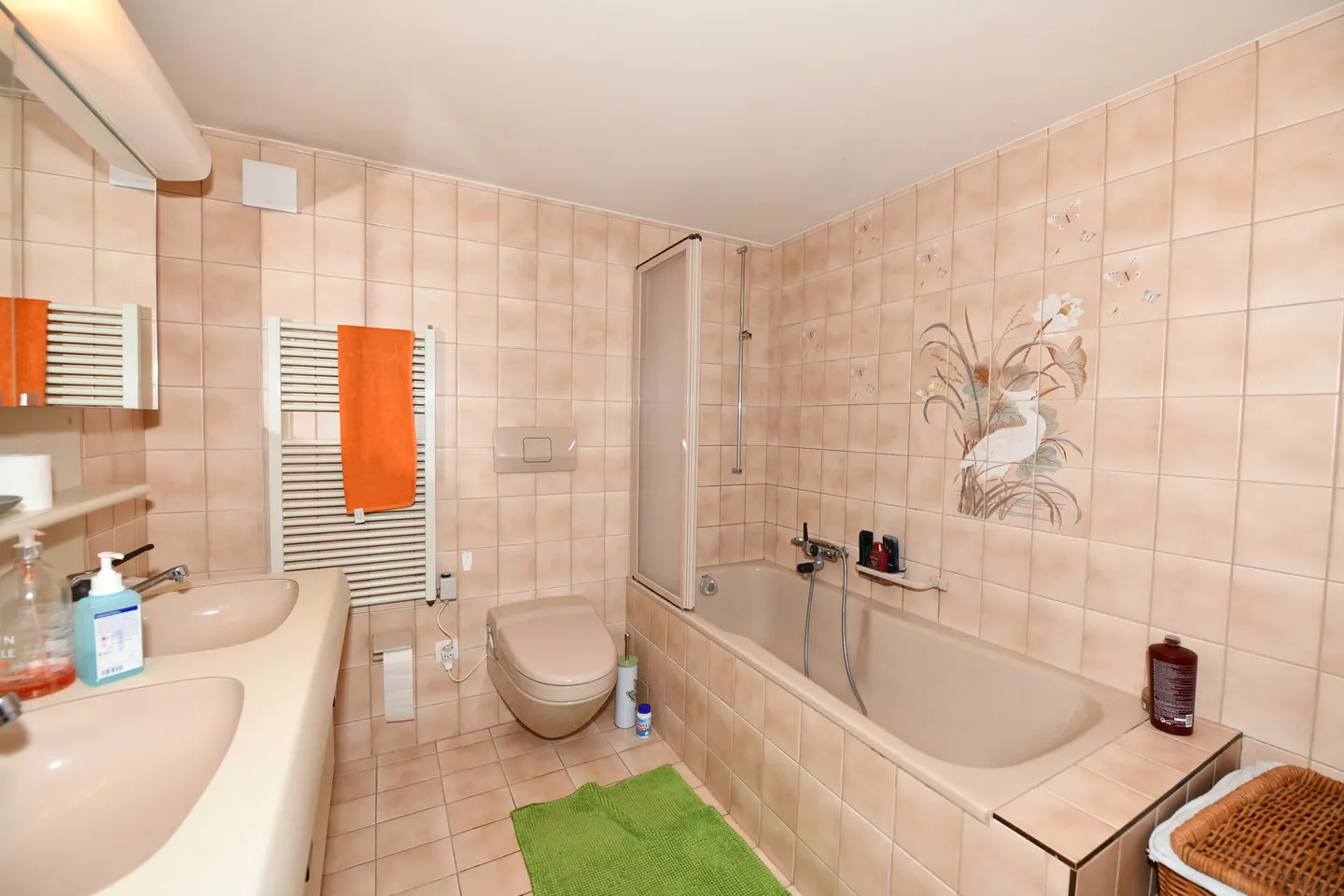 AIGLE - GEBÄUDE MIT 3 WOHNUNGEN + PARKPLÄTZE - Foto 9 von 13