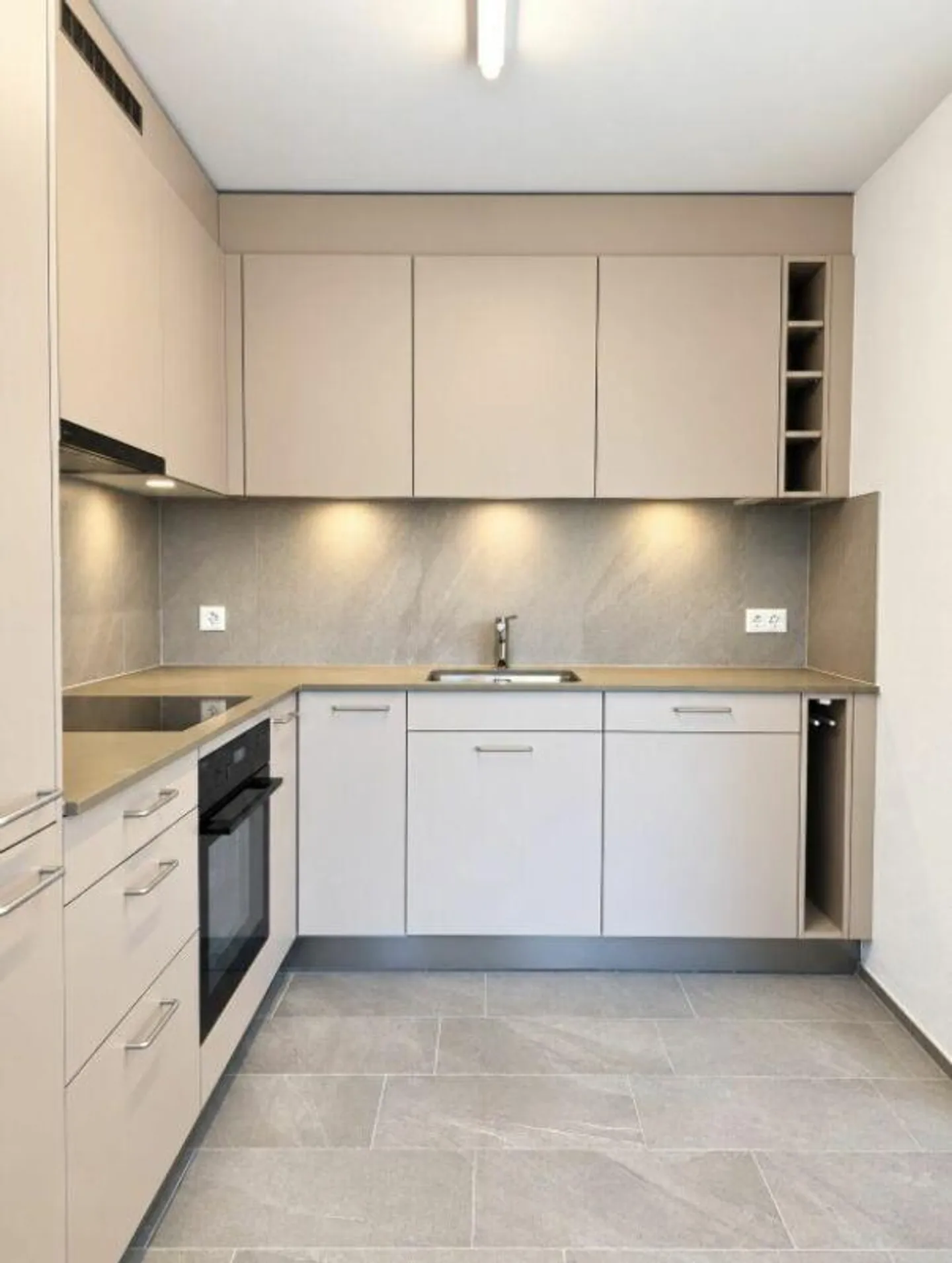 Renovierte Wohnung mit moderner Küche - Foto 2 von 6