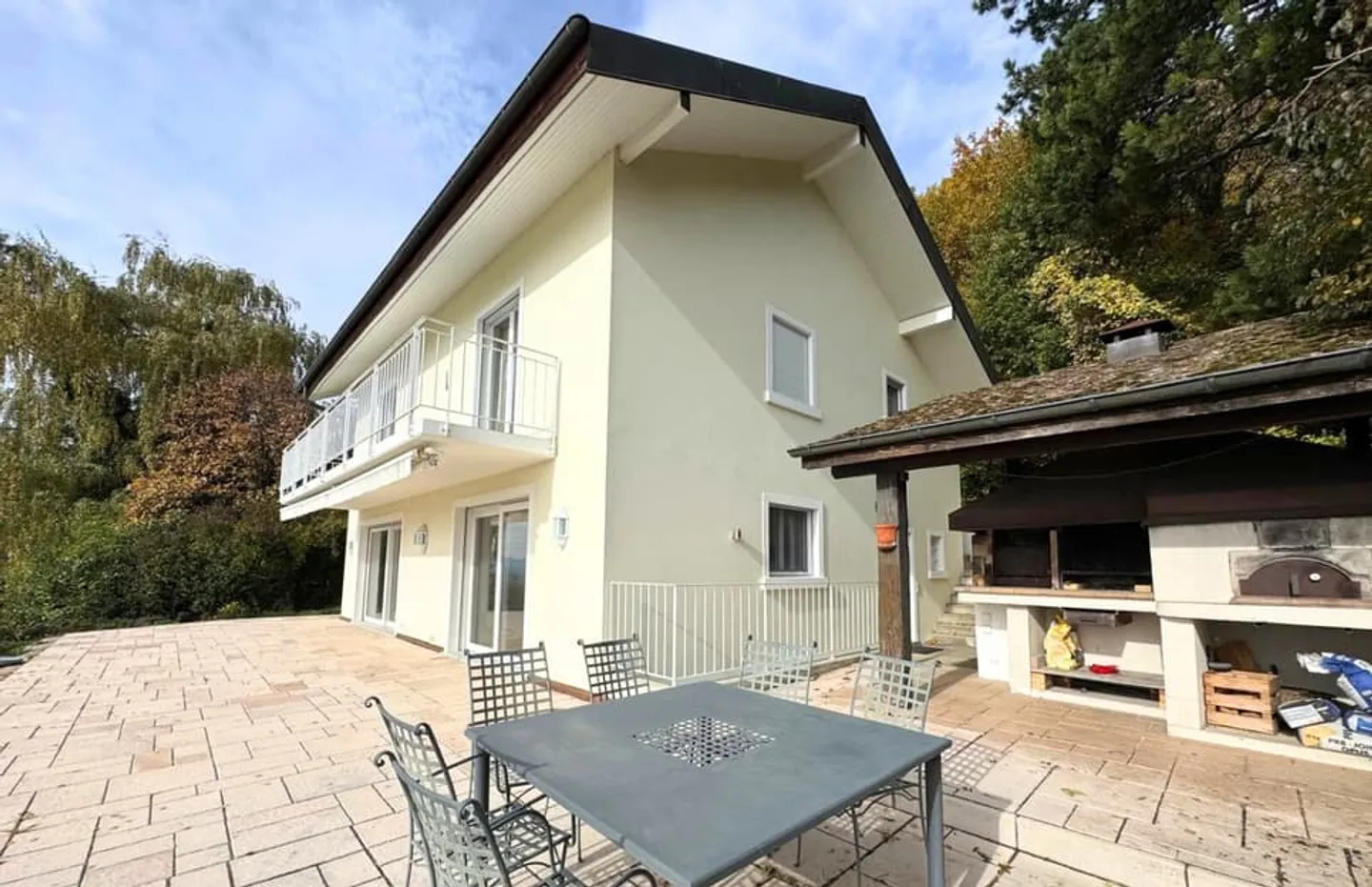 Freistehendes Haus mit Panoramablick auf den See - Foto 3 von 13