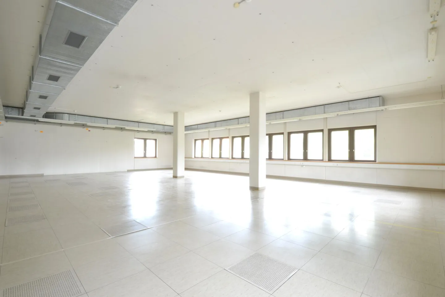 Uffici e studi di diverse dimensioni (39, 188, 298 m²) nel centro di Frauenfeld - Foto 3 di 8