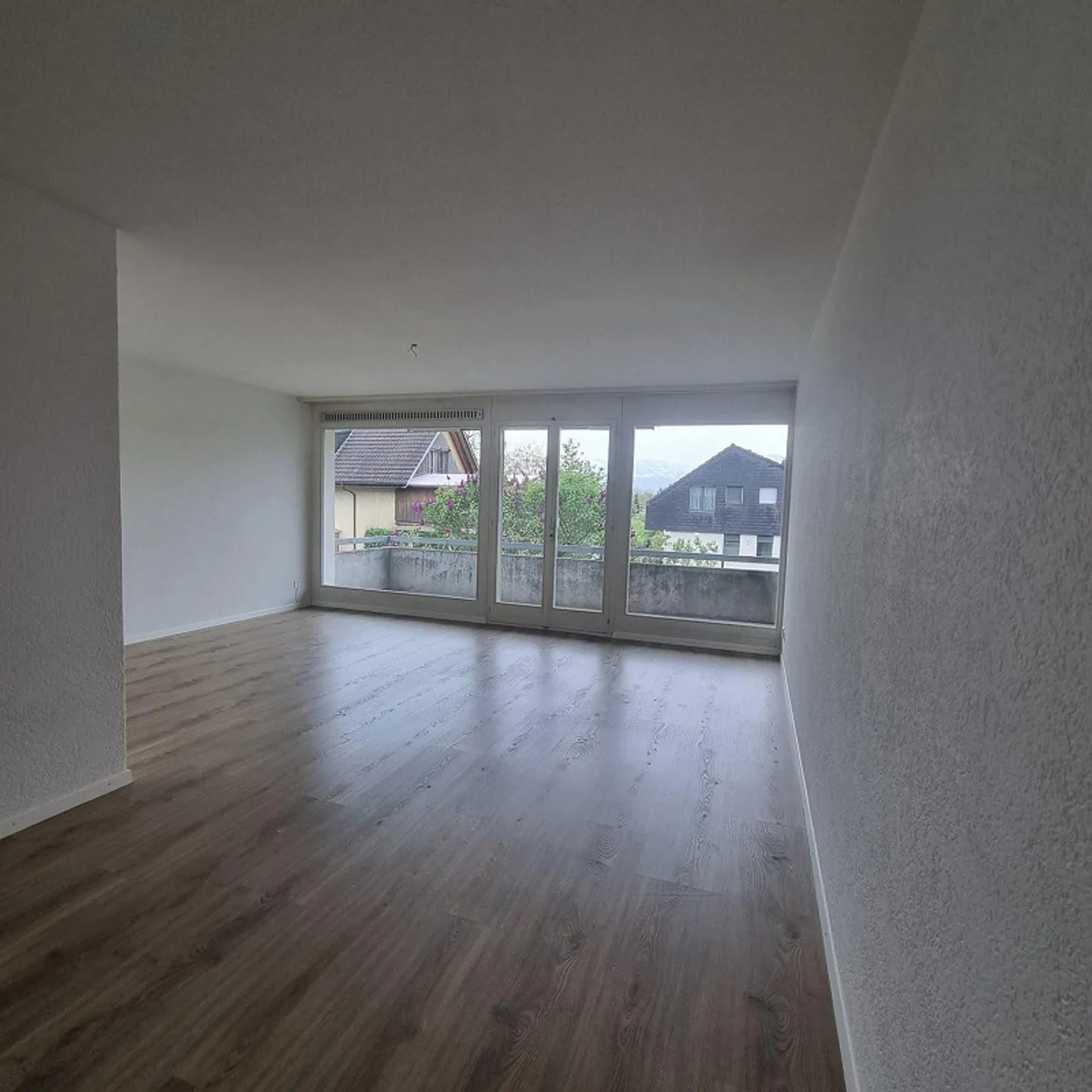 Helle 4.5-Zimmerwohnung mit Aussicht - Foto 3 von 9