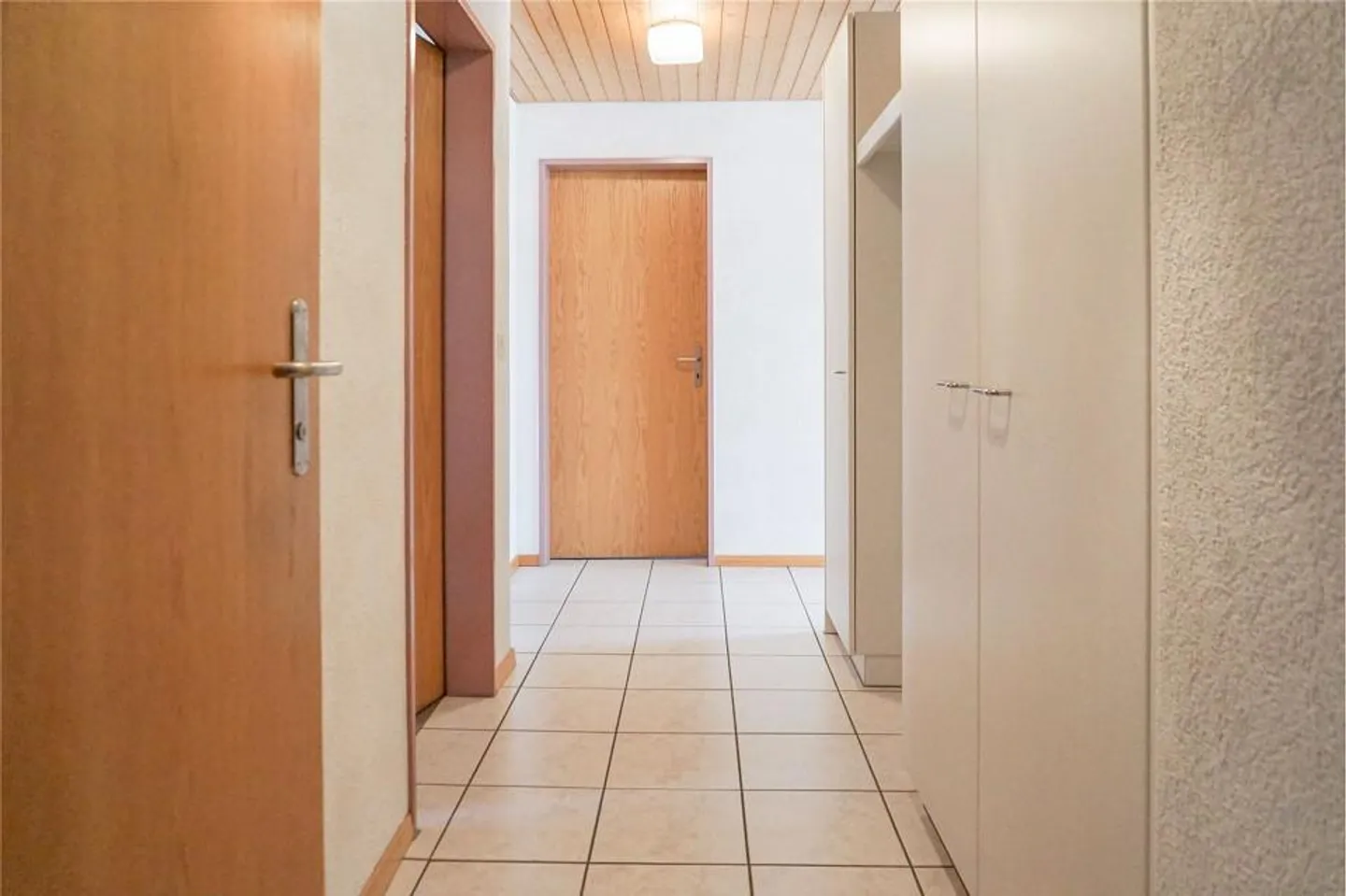 Appartamento familiare affascinante con sala hobby e posto auto - Foto 3 di 10