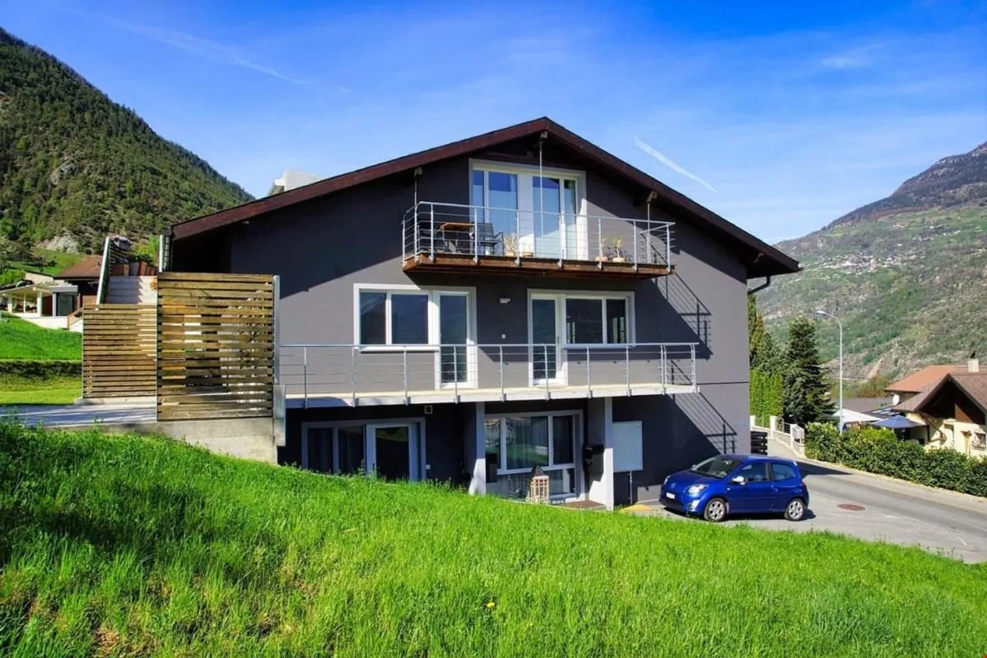 Multi-family house in the green in Glis - Photo 2 of 13