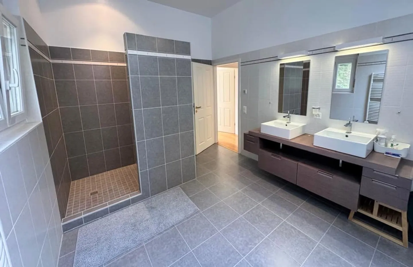 Freistehendes Haus mit Panoramablick auf den See - Foto 11 von 13