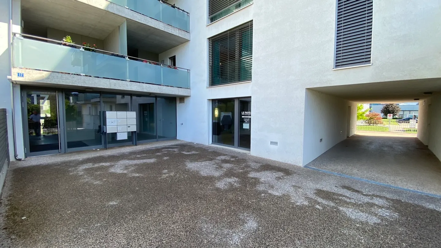 Spazio commerciale ristrutturato - Foto 15 di 24