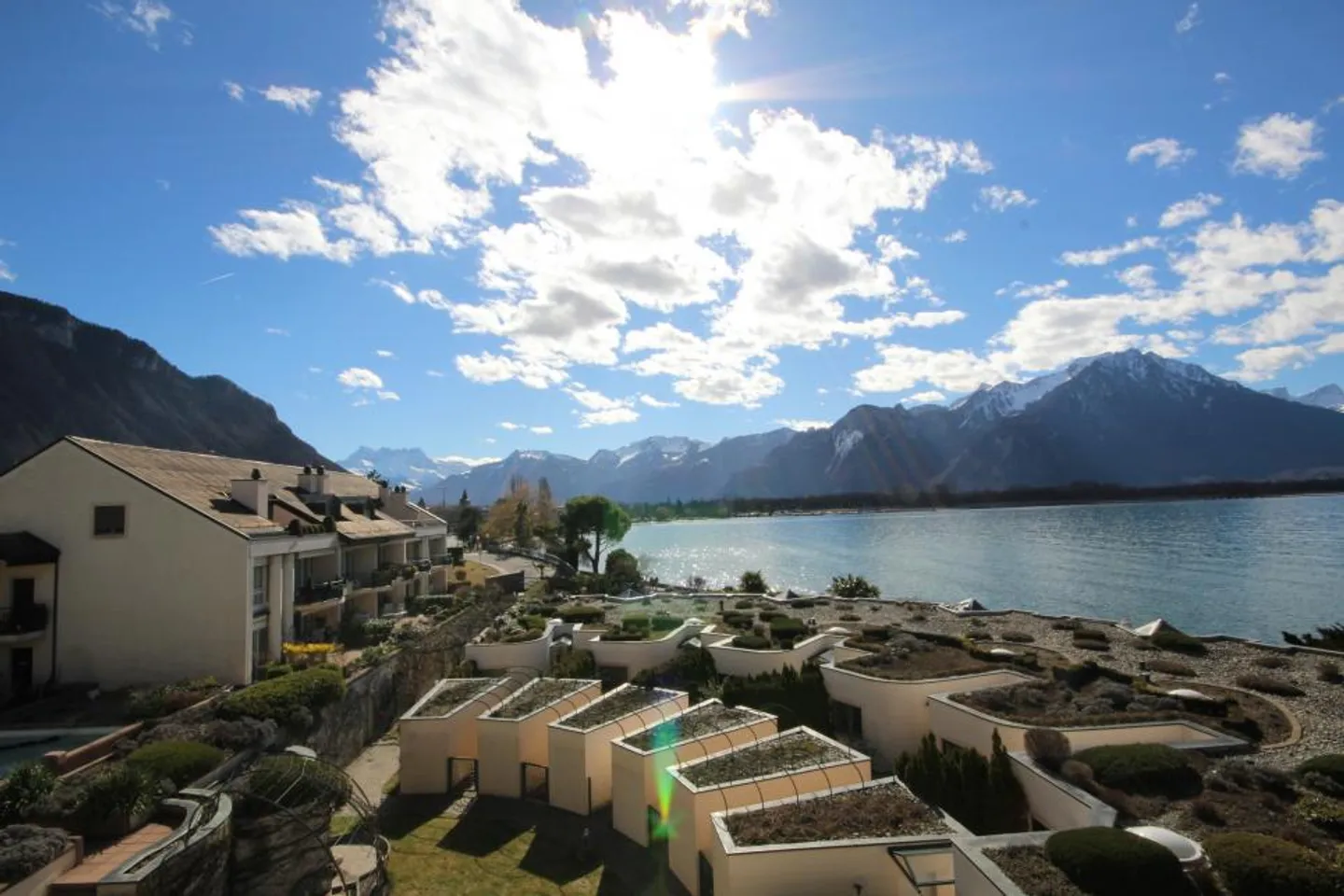 Sulla riva del lago con vista panoramica - Foto 3 di 7