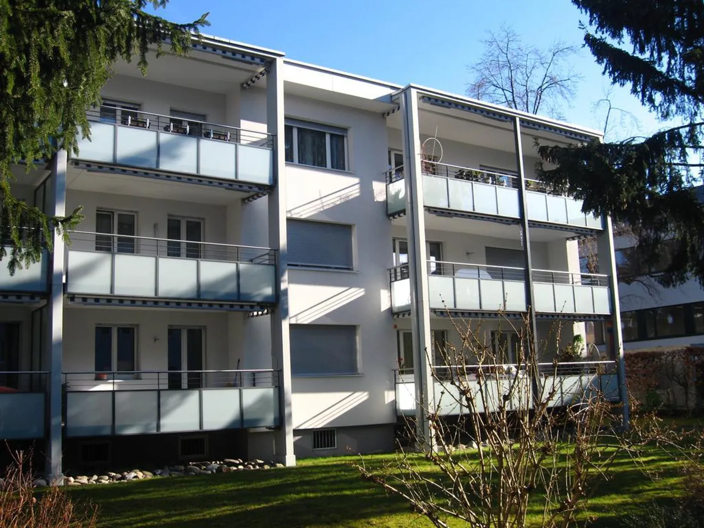 Appartamento luminoso vicino al centro del villaggio di Dübendorf - Foto 1 di 11