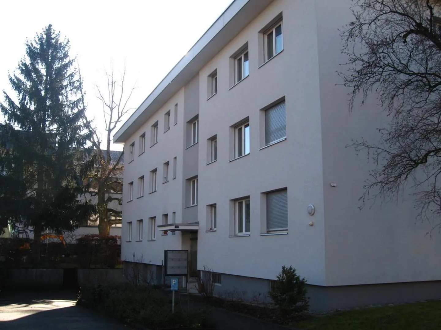 Appartamento luminoso vicino al centro del villaggio di Dübendorf - Foto 2 di 11