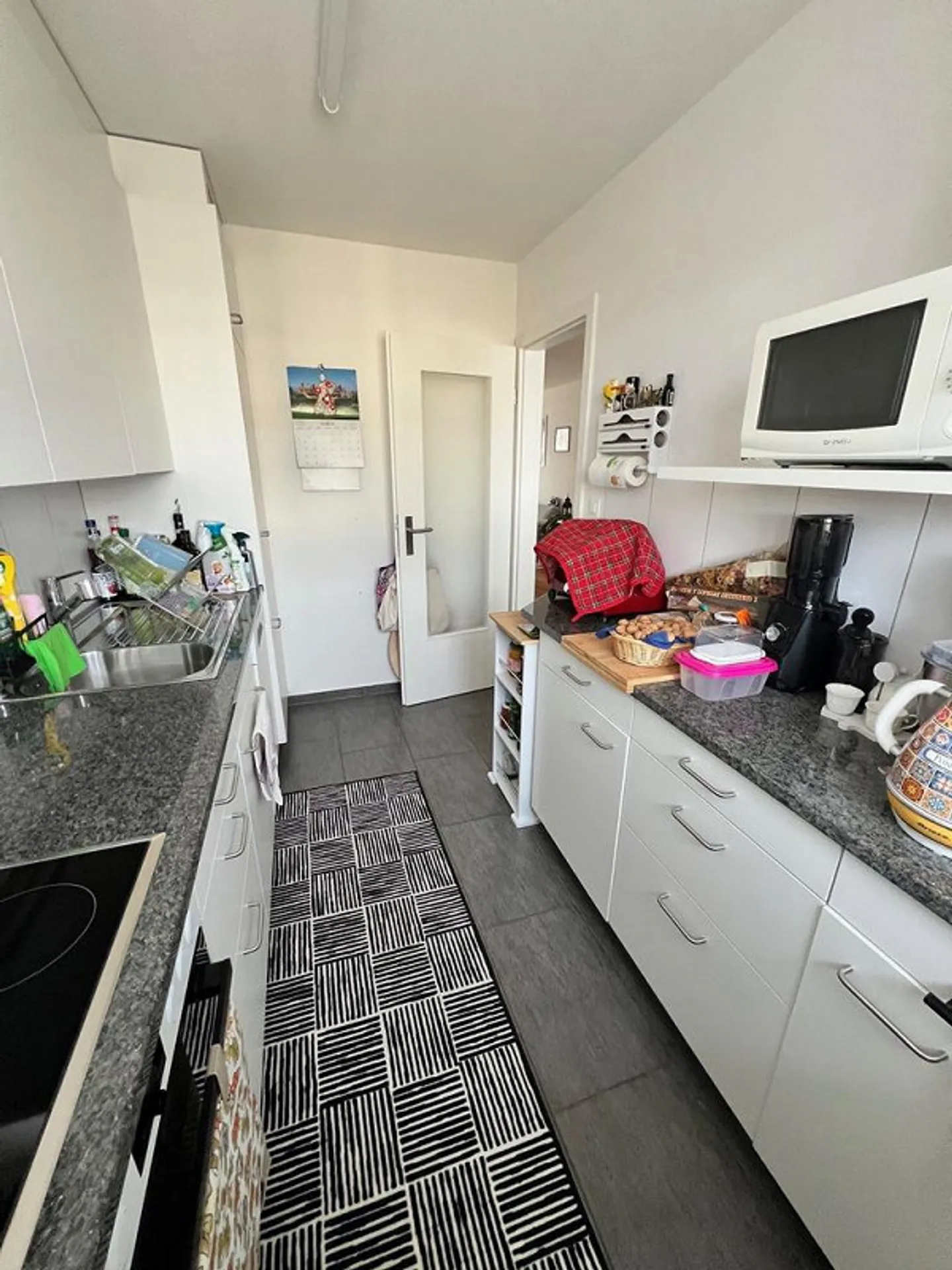 Appartamento luminoso vicino al centro del villaggio di Dübendorf - Foto 3 di 11