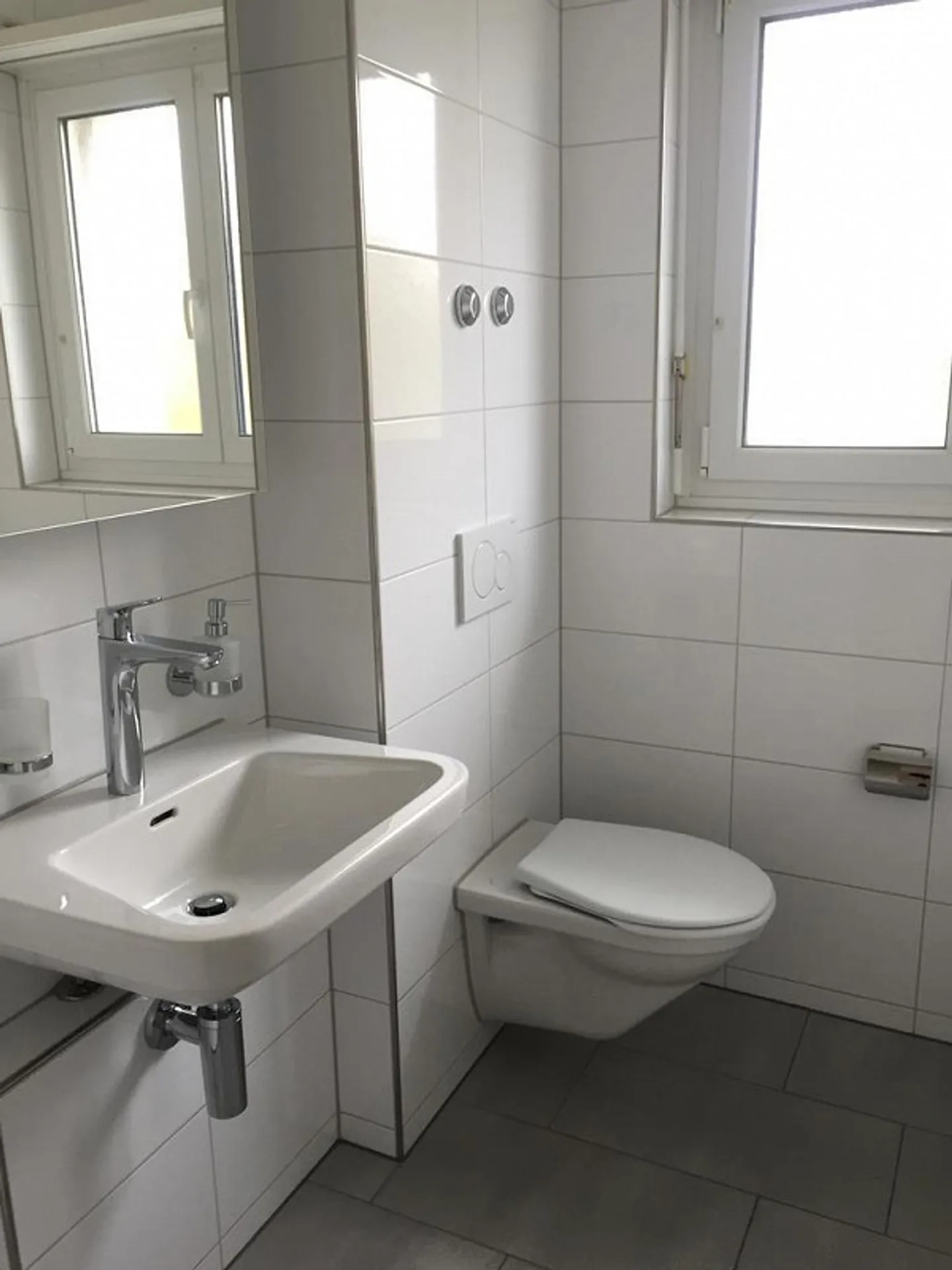 Appartamento luminoso vicino al centro del villaggio di Dübendorf - Foto 5 di 11