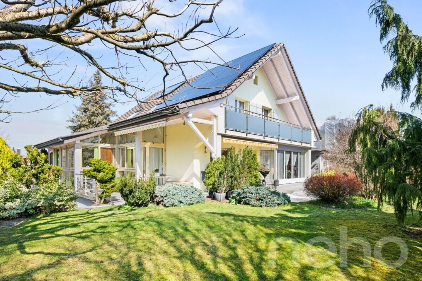 Spacious Family Home with Garden - Photo 2 of 13