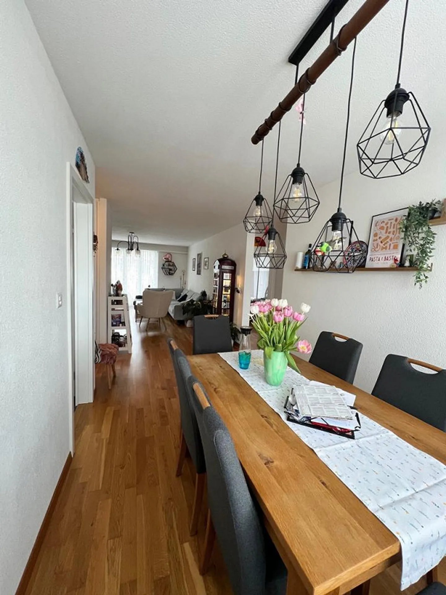 Appartamento luminoso vicino al centro del villaggio di Dübendorf - Foto 8 di 11