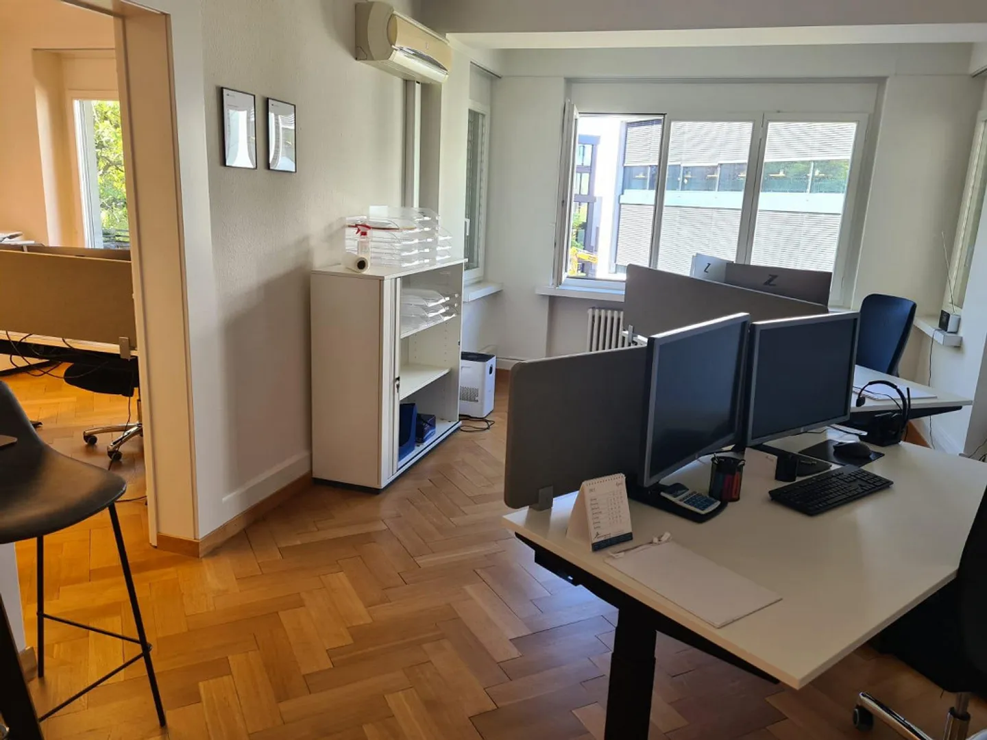 Bright Office Spaces in the Center of ZUG - Photo 4 of 10