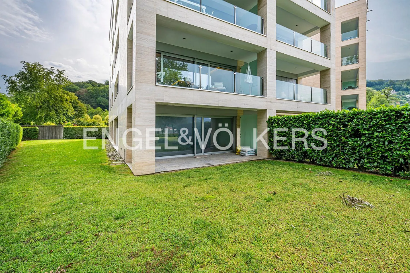 Résidence prestigieuse directement au bord du lac | Appartement avec jardin - Photo 3 sur 11