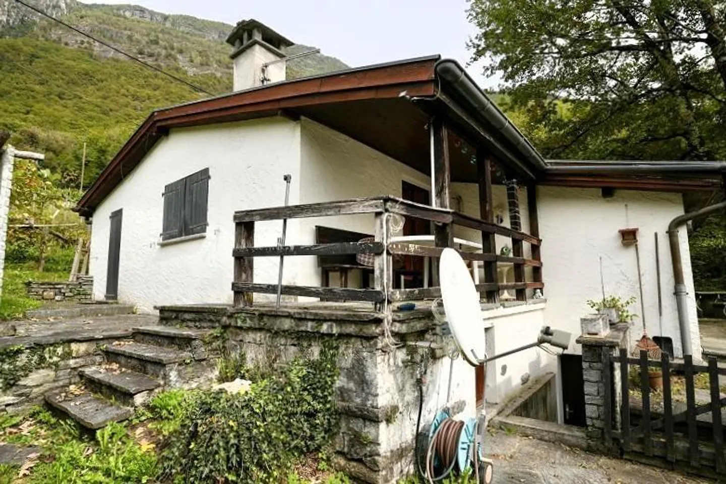 Chalet 4 1/2 locali in una posizione molto tranquilla e soleggiata con vista - Foto 1 di 33