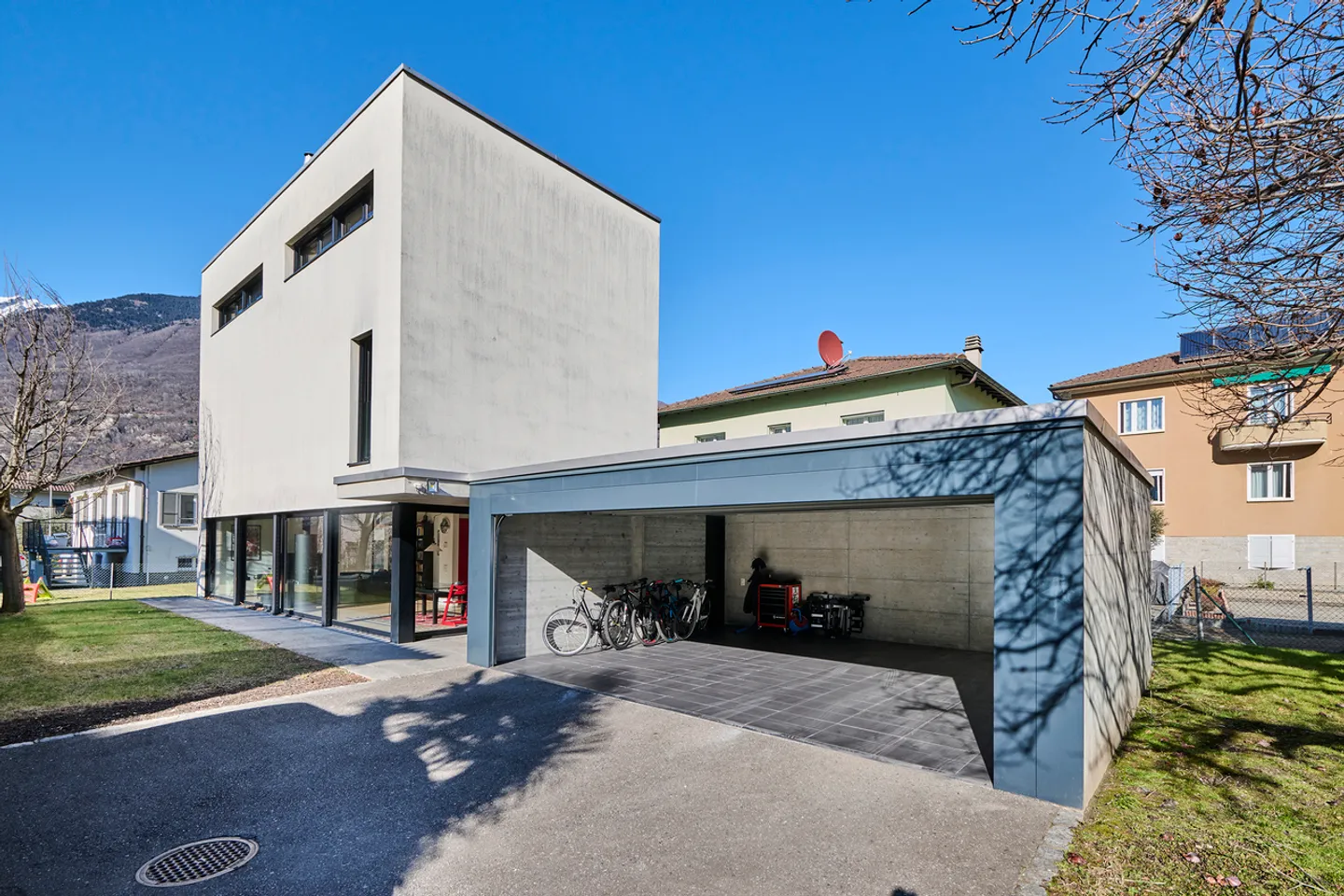 Outstanding modern villa near the center of Bellinzona - Photo 3 of 15