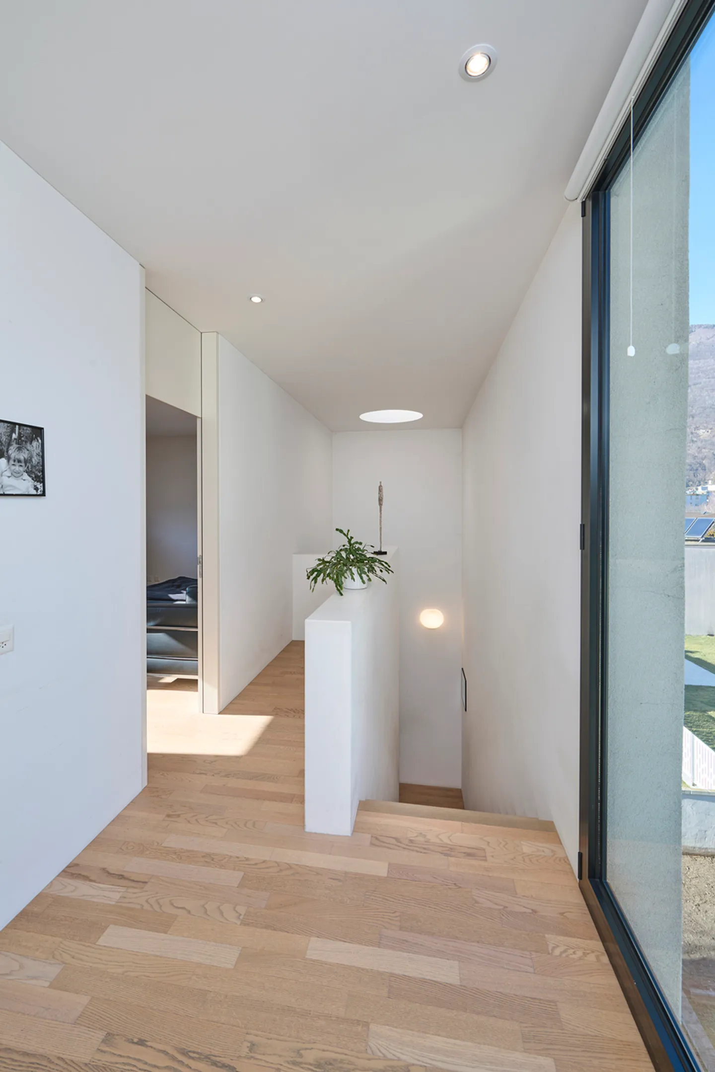 Outstanding modern villa near the center of Bellinzona - Photo 15 of 15