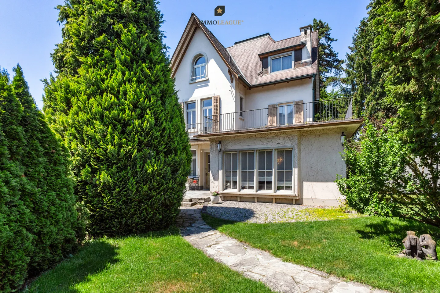 Grande villa cittadina in un ambiente idilliaco con molta riserva di terreno - Foto 4 di 10