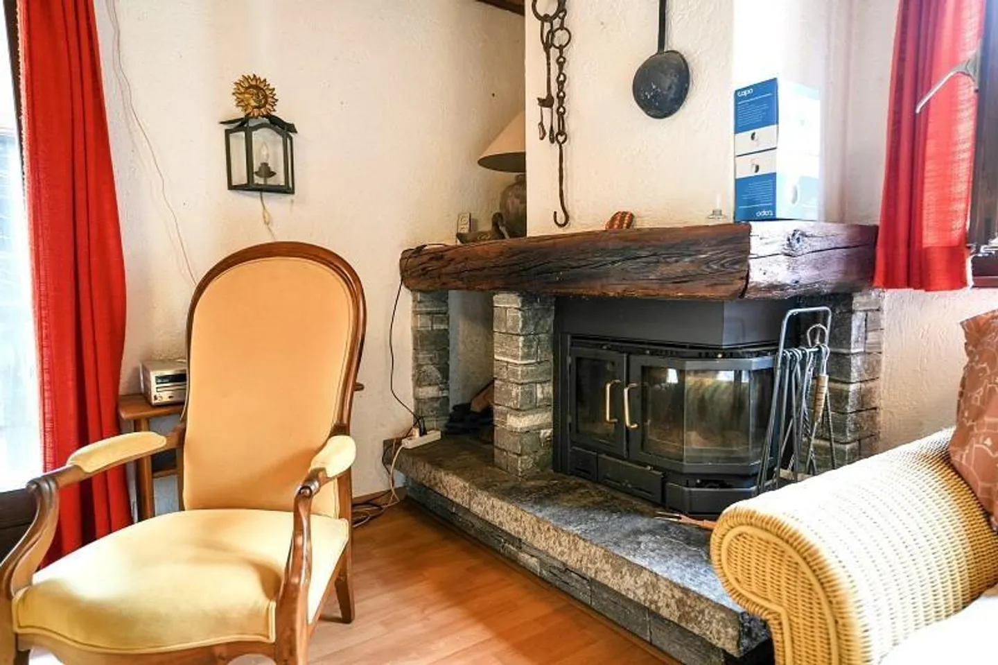 Chalet 4 1/2 locali in una posizione molto tranquilla e soleggiata con vista - Foto 3 di 33