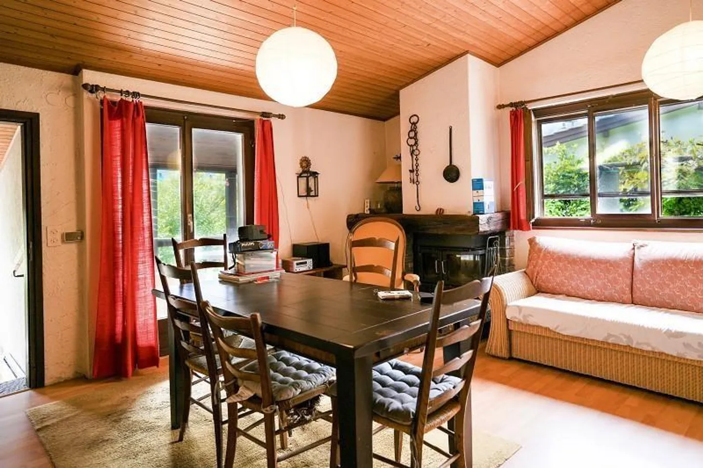 Chalet 4 1/2 locali in una posizione molto tranquilla e soleggiata con vista - Foto 7 di 33