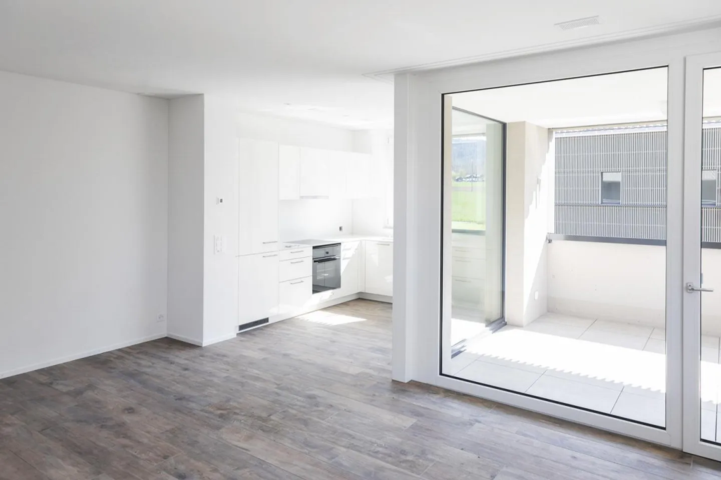 Beautiful modern apartment - Photo 2 of 7