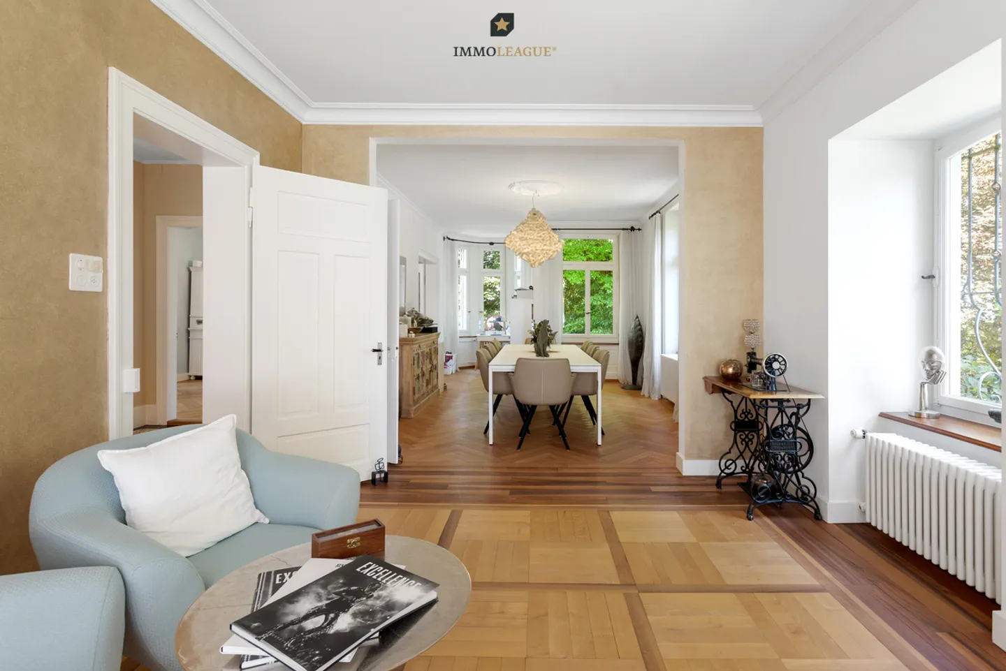 Grande villa cittadina in un ambiente idilliaco con molta riserva di terreno - Foto 2 di 10