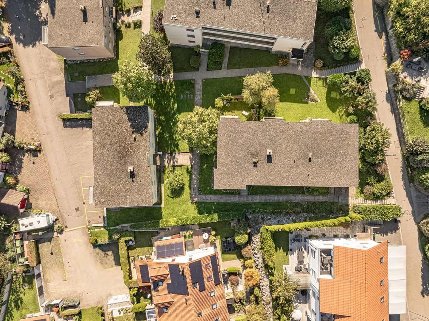 Multi-family houses in a central location - Photo 2 of 8