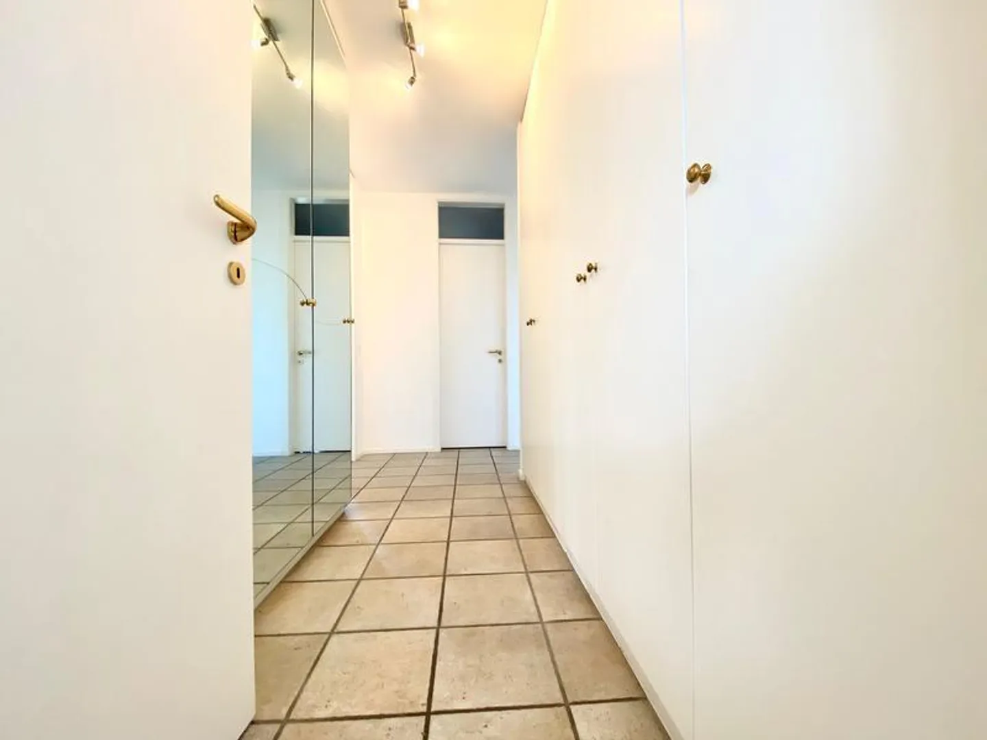 4.5-ROOM APARTMENT IN A RESIDENCE DIRECTLY ON THE LAKE - Photo 9 of 10