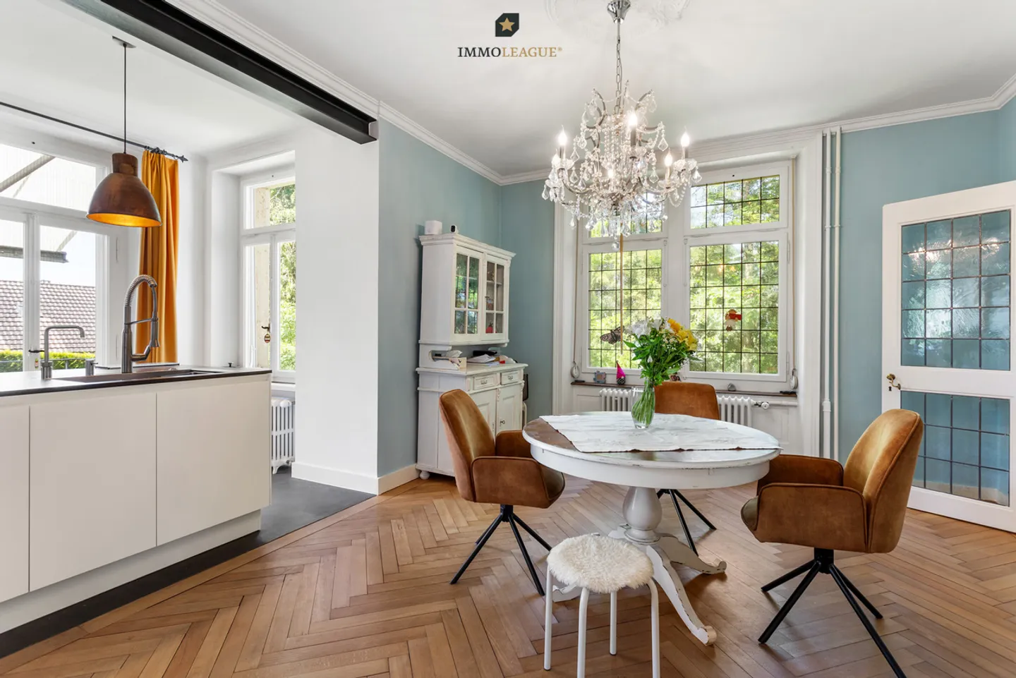 Grande villa cittadina in un ambiente idilliaco con molta riserva di terreno - Foto 3 di 10