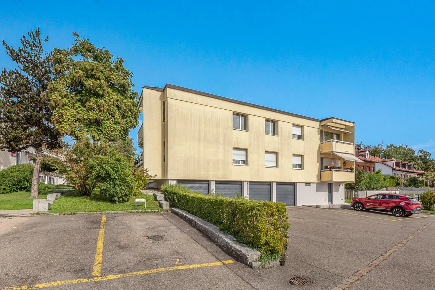 Multi-family houses in a central location - Photo 5 of 8