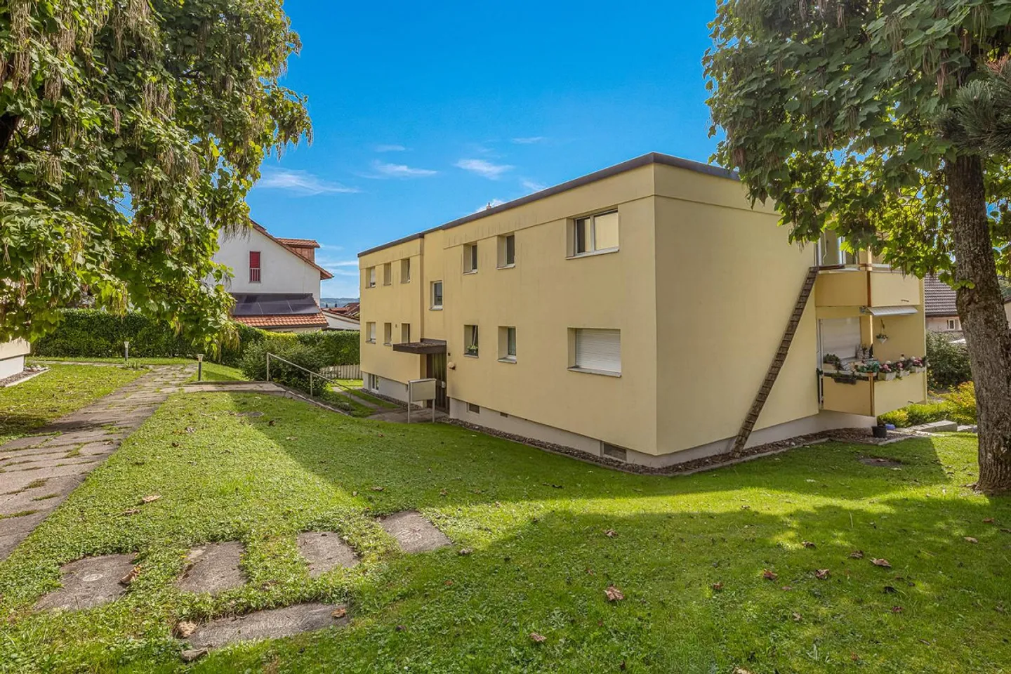 Multi-family houses in a central location - Photo 6 of 8