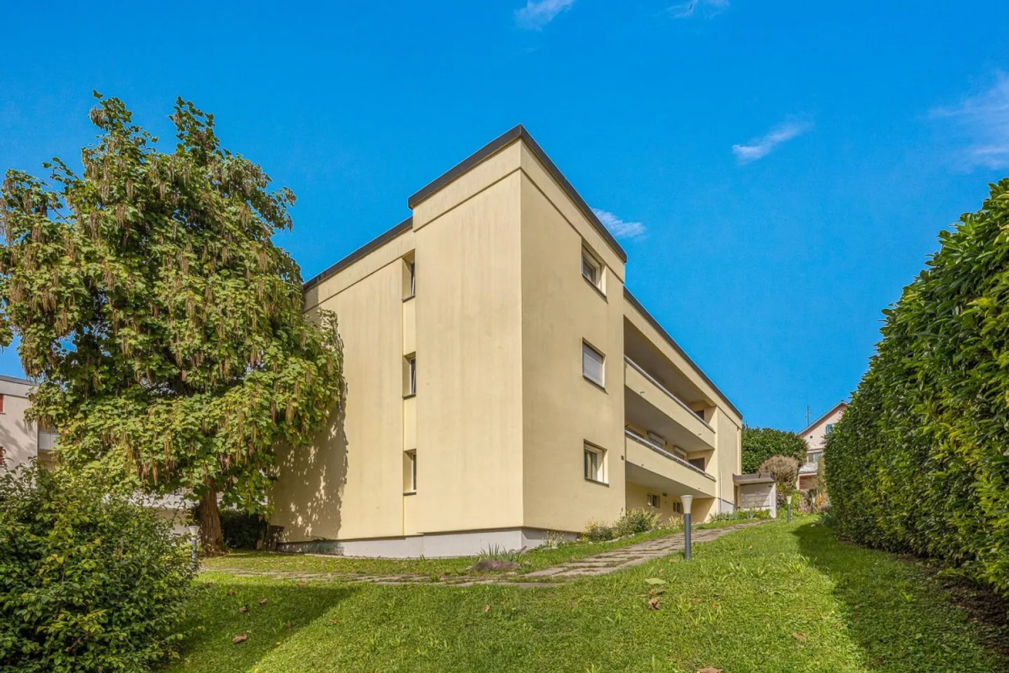 Multi-family houses in a central location - Photo 7 of 8