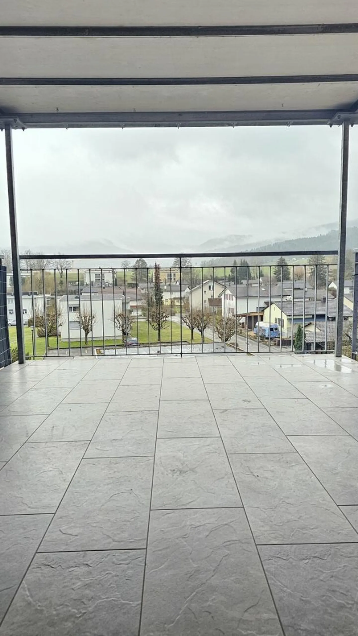 Bright 3-room apartment with large terrace - Photo 11 of 11