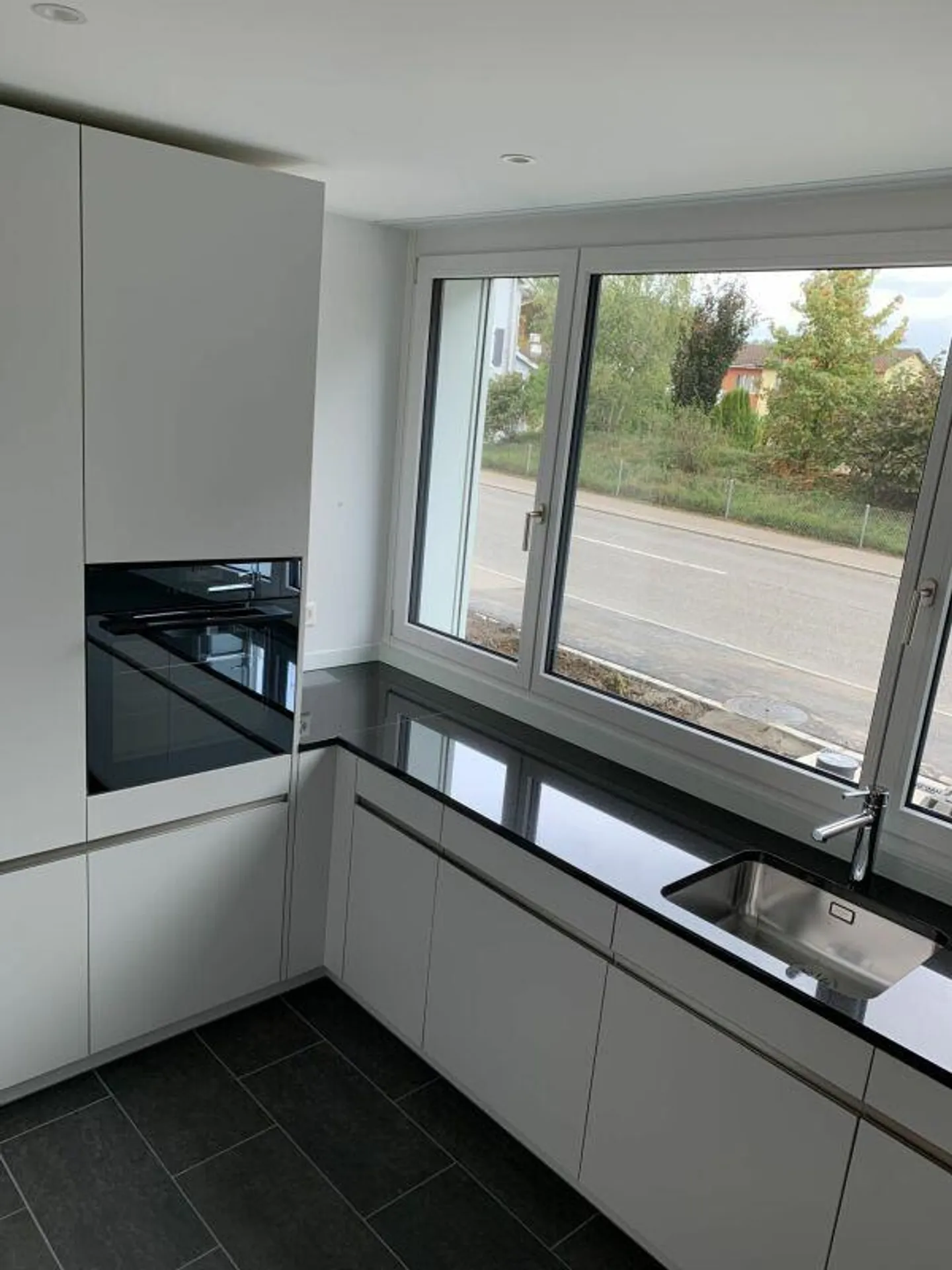Moderne 3.5 Zimmer-Wohnung - Foto 3 von 8