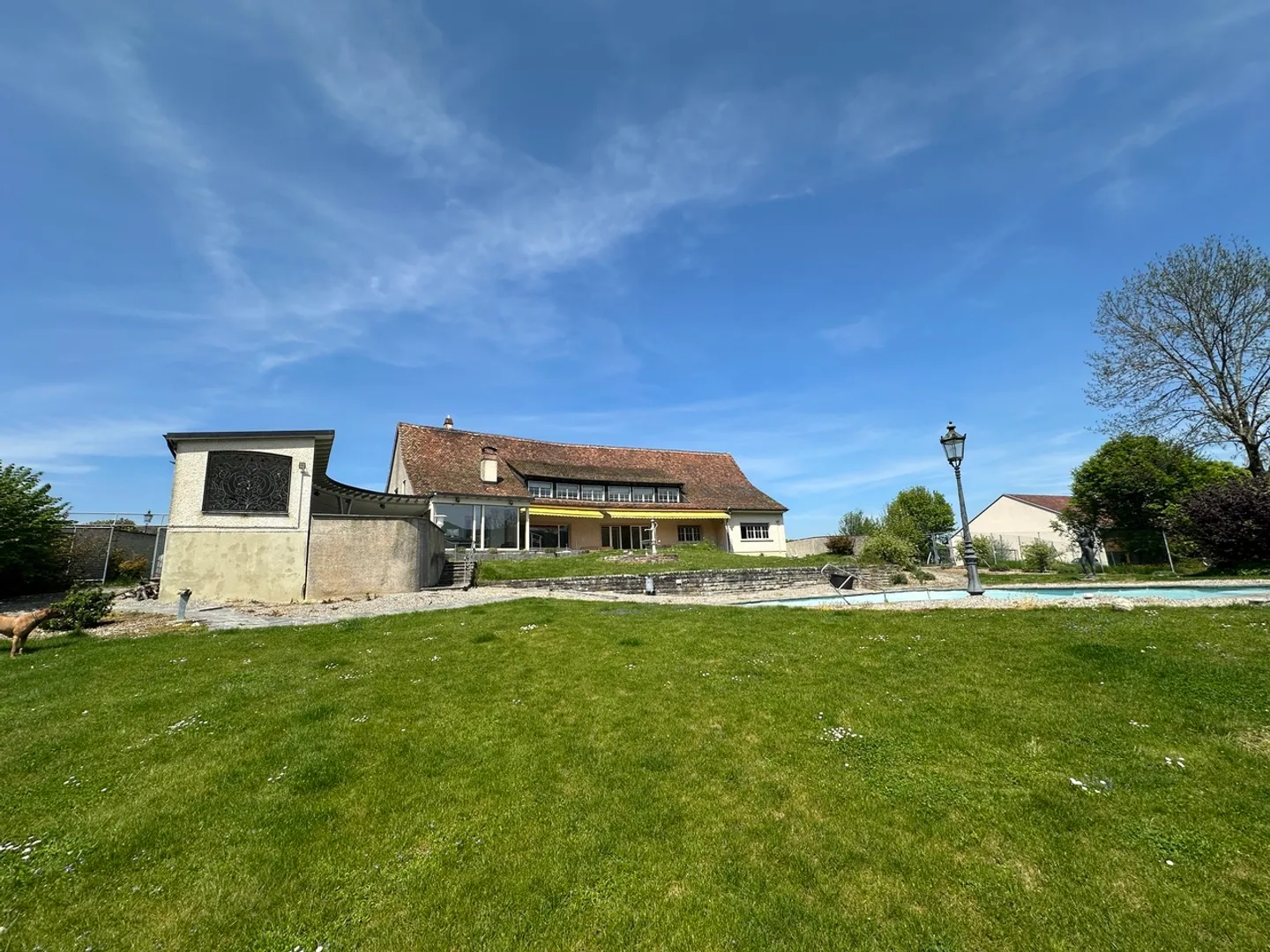 Belle villa avec piscine et beaucoup de terrain éventuellement avec jardin et restaurant - Photo 2 sur 20