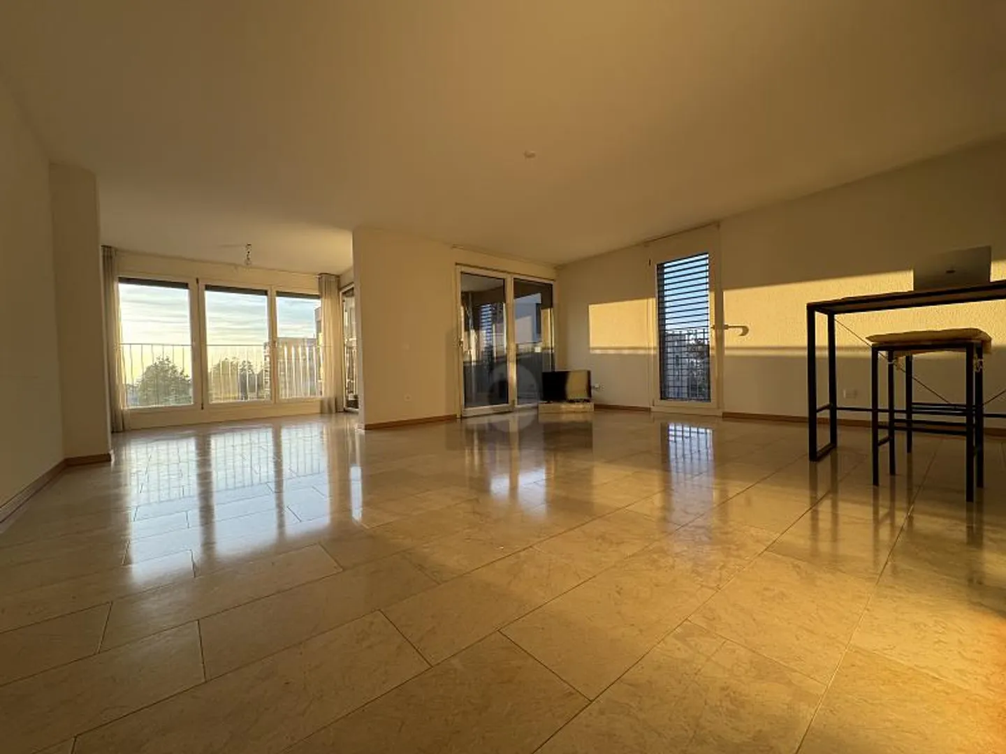 Apartment for rent - Photo 2 of 6