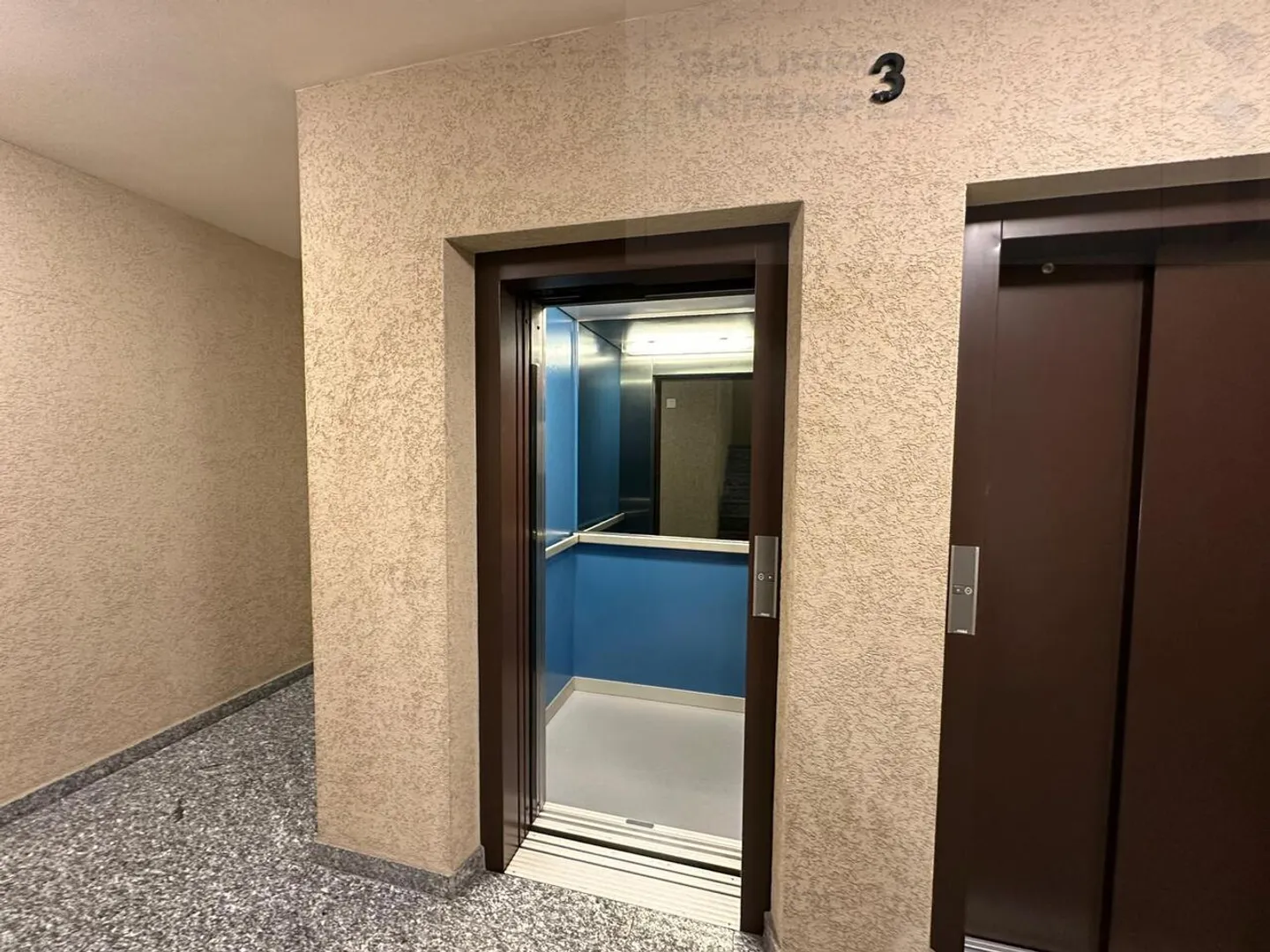 APPARTAMENTO LUMINOSO DI 4,5 STANZE AL TERZO PIANO - Foto 5 di 8