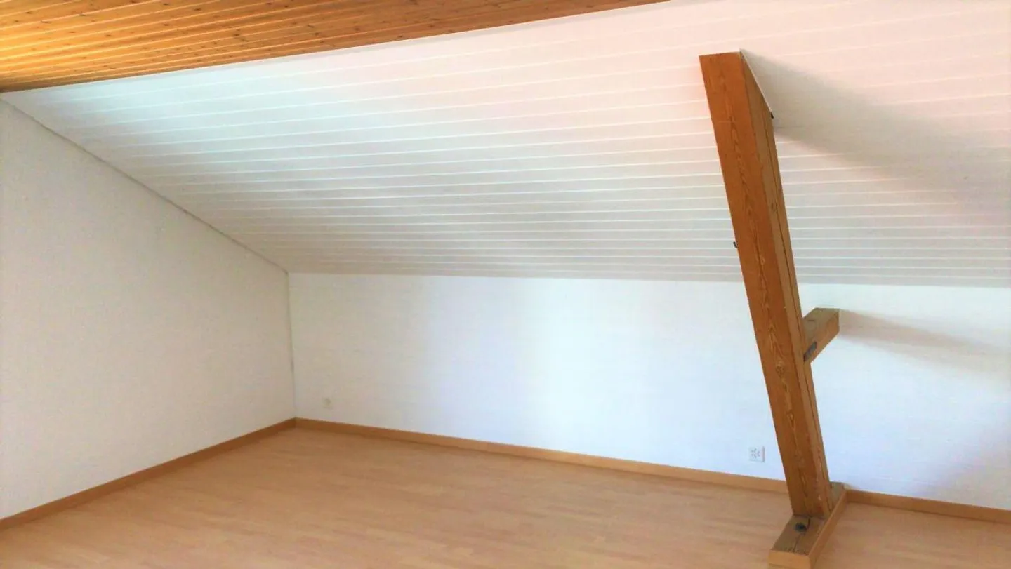 Appartement sous les combles spacieux de 2,5 pièces à louer - Photo 6 sur 9