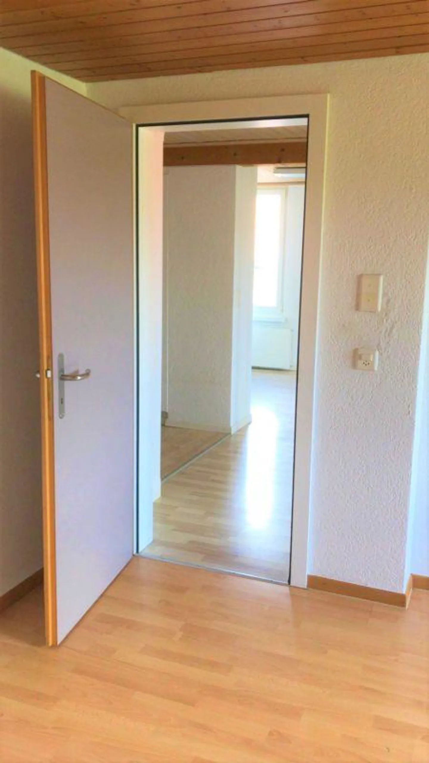 Appartement sous les combles spacieux de 2,5 pièces à louer - Photo 4 sur 9