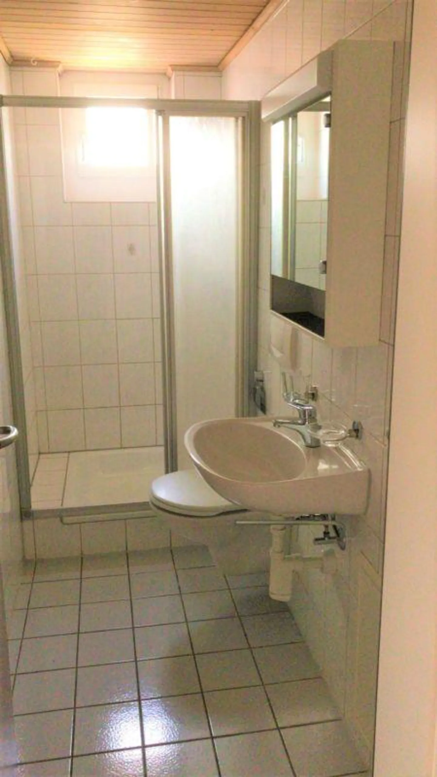 Appartement sous les combles spacieux de 2,5 pièces à louer - Photo 8 sur 9