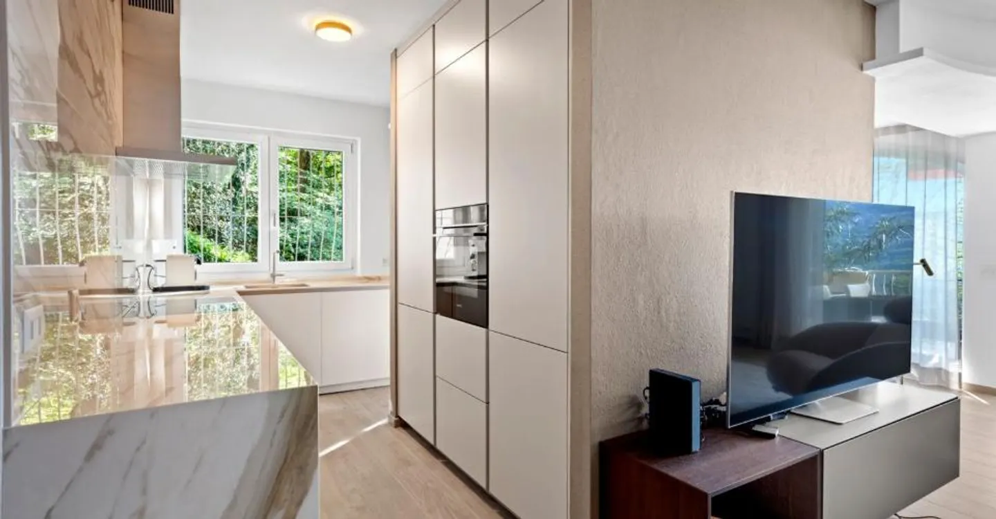Montagnola – APPARTAMENTO ESCLUSIVO DI 3,5 STANZE IN UNA VILLA CON SOLI 4 UNITA', UN'OASI DI DESIGN NEL VERDE - Foto 7 di 12