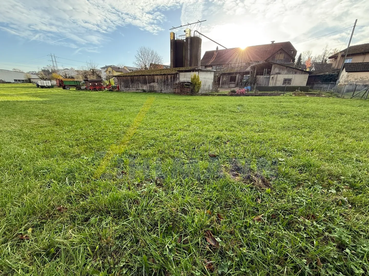 Terrain spacieux avec ferme - Photo 4 sur 15