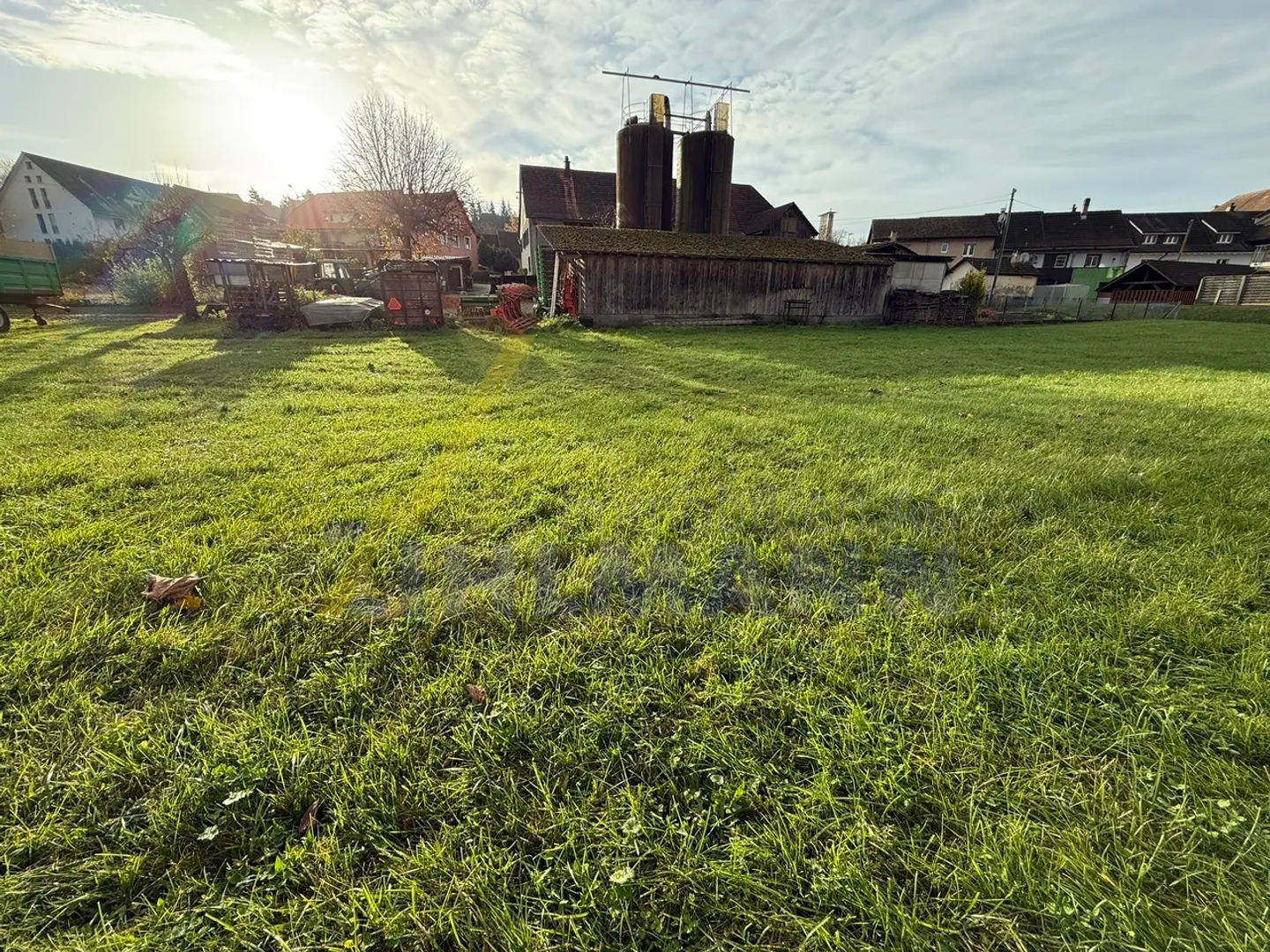 Terrain spacieux avec ferme - Photo 5 sur 15