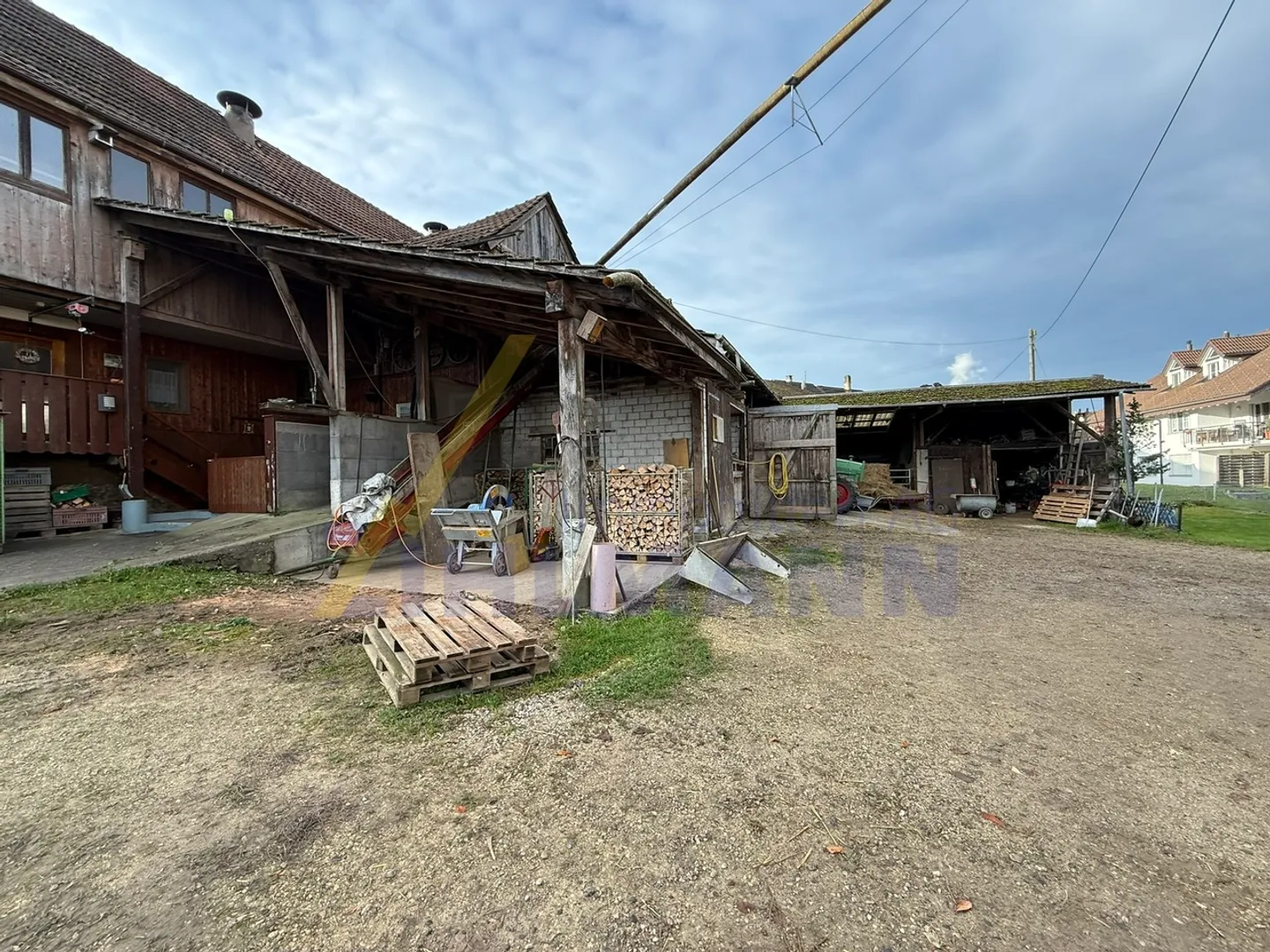 Terrain spacieux avec ferme - Photo 7 sur 15