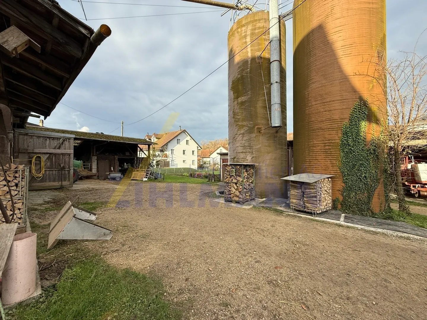 Terrain spacieux avec ferme - Photo 8 sur 15