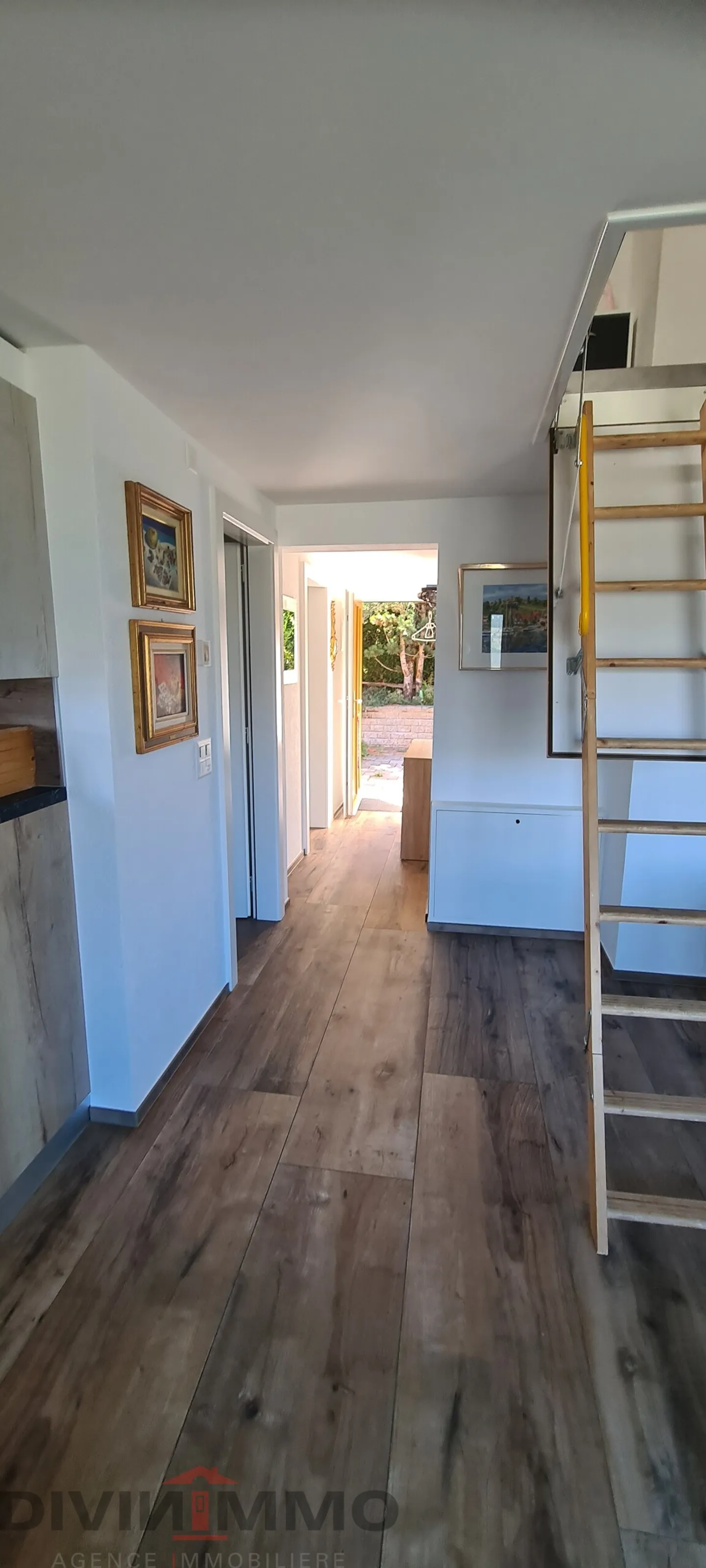 Casa bifamiliare ristrutturata con gusto, parte superiore - Foto 3 di 11