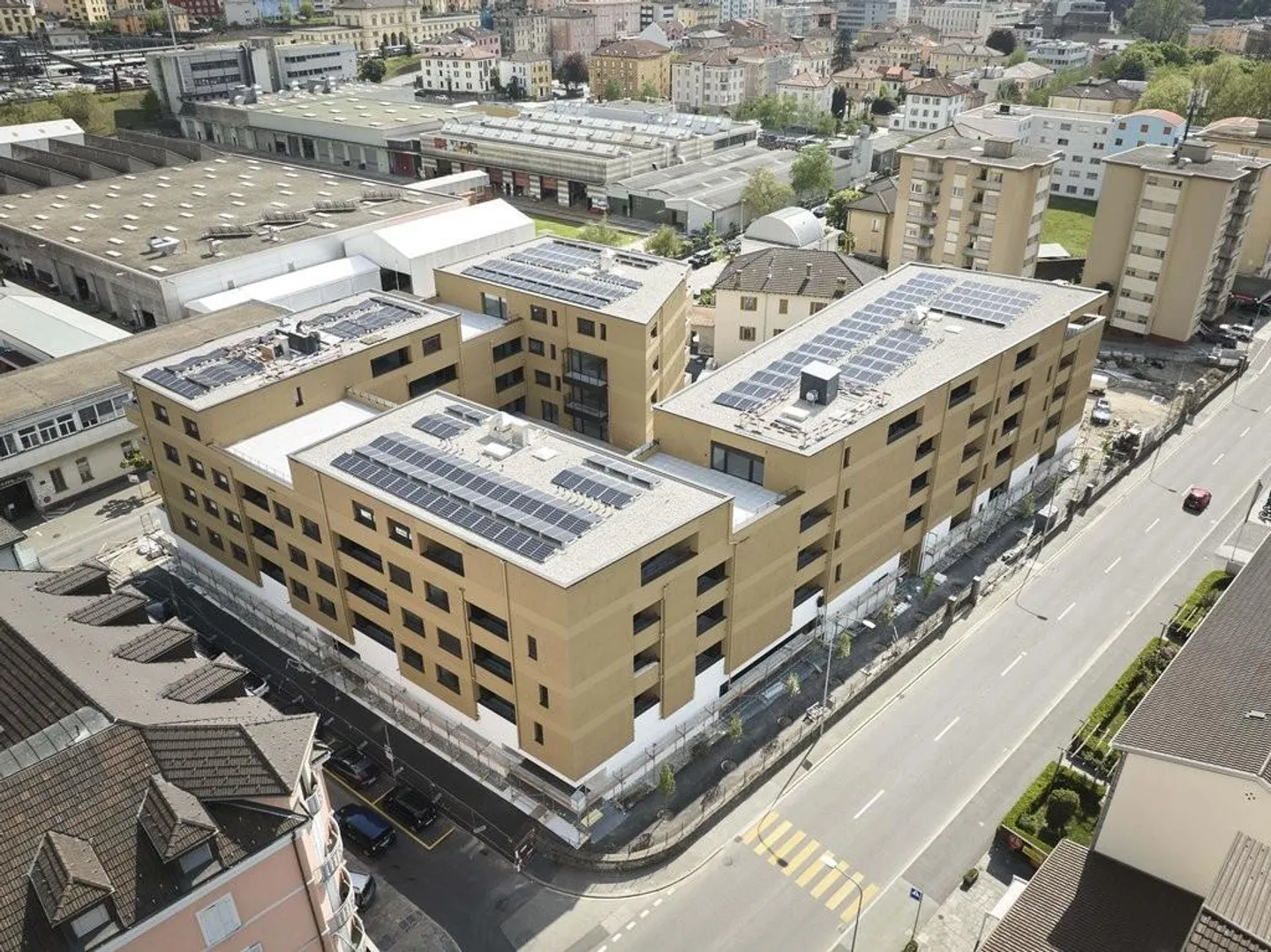 Rental garages near the train station in Bellinzona - Photo 1 of 2