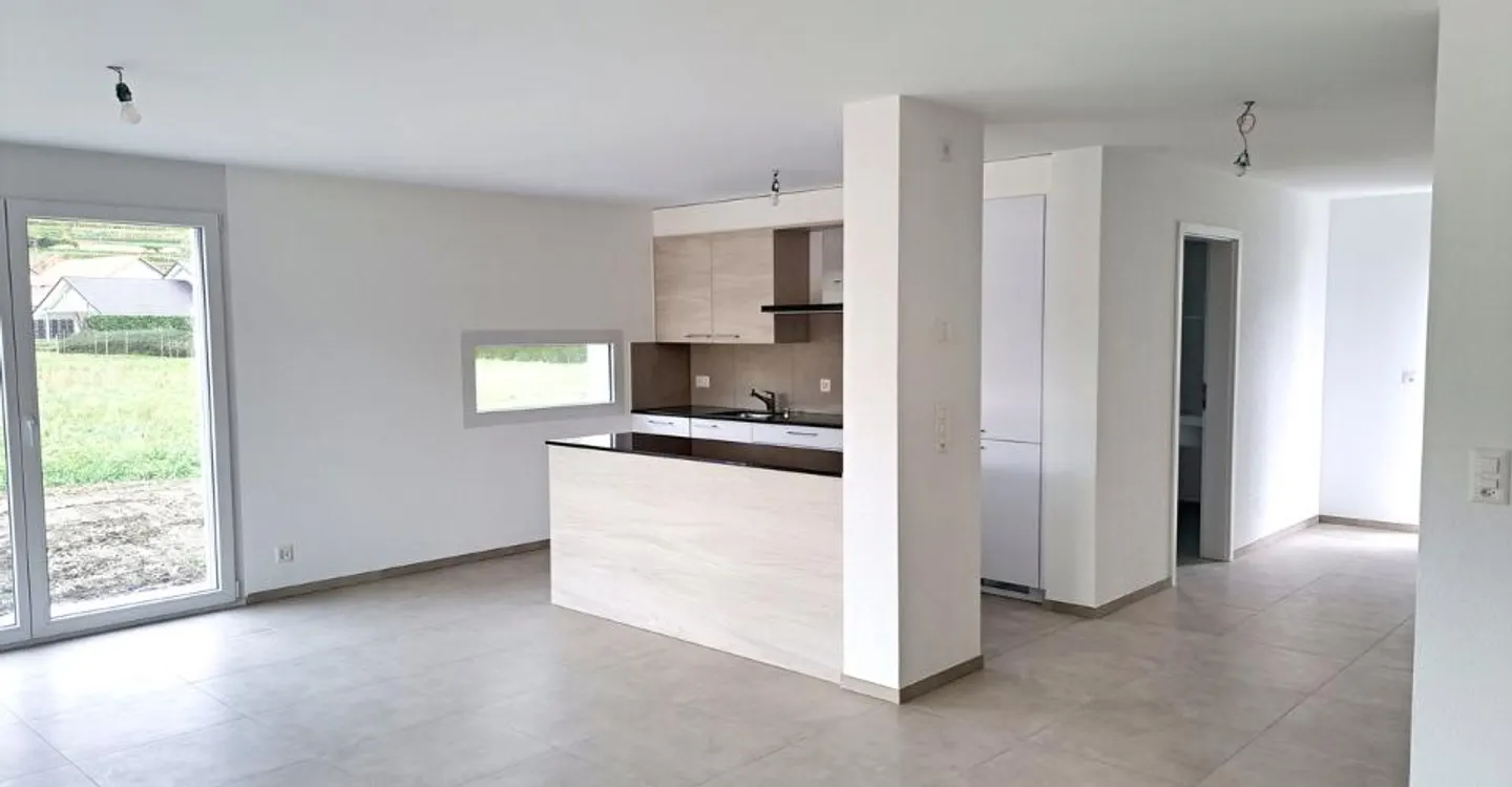 Modern Family Villa with Garden - Photo 2 of 6