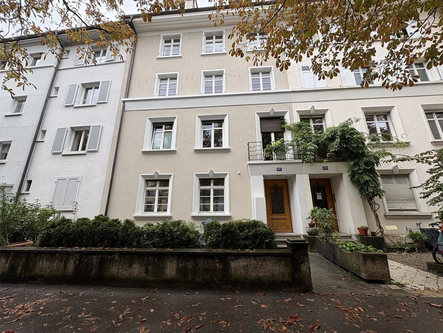 Original 3.5-room old building condominium in a sought-after location - Photo 1 of 10